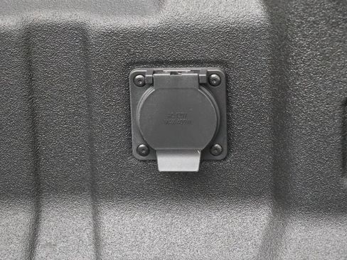 Used 2023 GMC Canyon Denali image 11