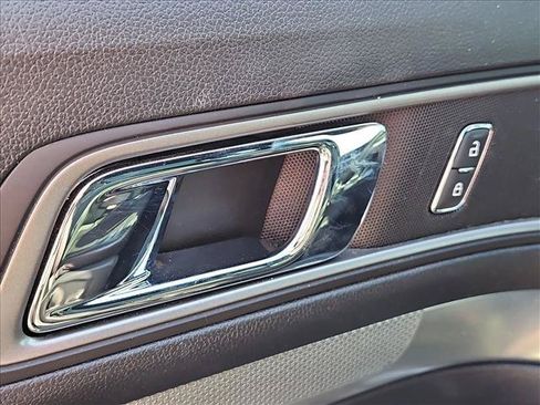Used 2018 Ford Explorer XLT AWD/4WD image 9