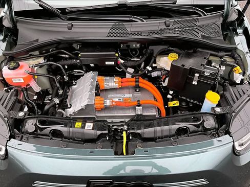 New 2025 FIAT 500 e image 9