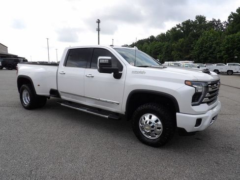 Used 2024 Chevrolet Silverado 3500 High Country w/ High Country Premium Package AWD/4WD image 10