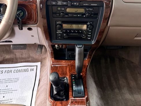 Used 2000 Toyota 4Runner Limited image 18