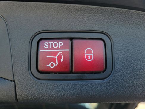 Certified 2025 Mercedes-Benz GLA 250 4MATIC image 11