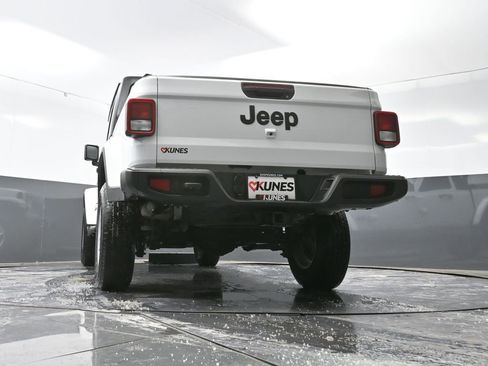 Used 2022 Jeep Gladiator Sport image 55