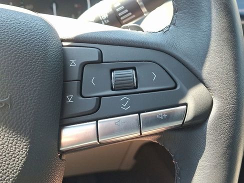 Used 2022 Cadillac XT4 Premium Luxury w/ Enhanced Visibility Package FWD image 23