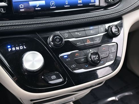 Used 2023 Chrysler Pacifica Touring-L image 24