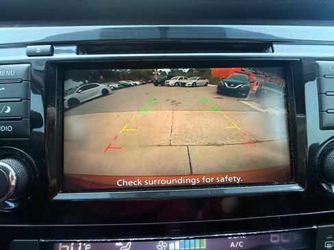 Used 2018 Nissan Rogue SV FWD image 16