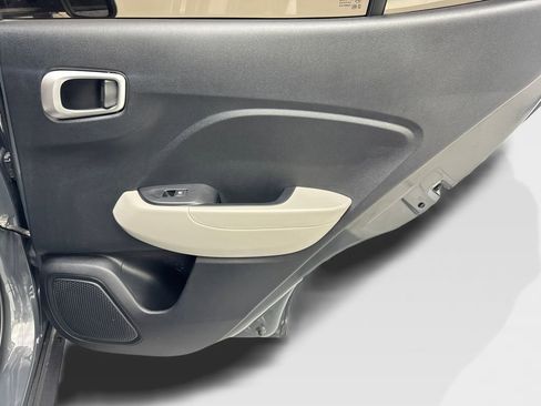 Used 2025 Hyundai Venue SEL FWD image 41
