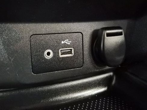 Used 2019 Nissan Rogue S image 29