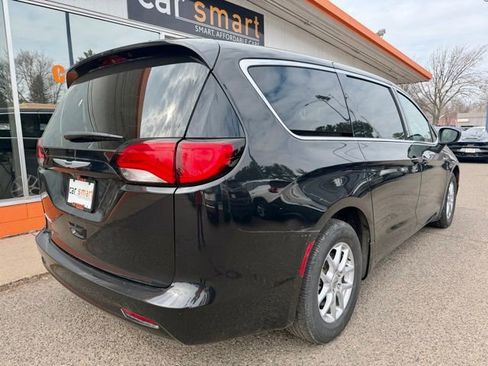 Used 2023 Chrysler Voyager LX FWD image 7