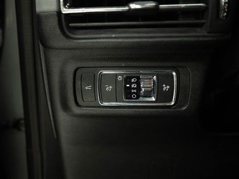 Used 2022 Lincoln Corsair FWD w/ Premium Package image 30