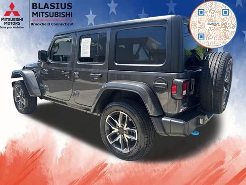 Used 2024 Jeep Wrangler Unlimited w/ Convenience Group AWD/4WD image 16