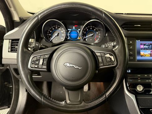 Used 2017 Jaguar XF Premium AWD/4WD image 17