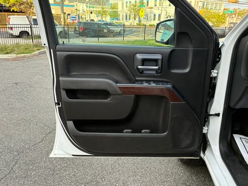 Used 2018 GMC Sierra 1500 SLE w/ SLE Value Package AWD/4WD image 10