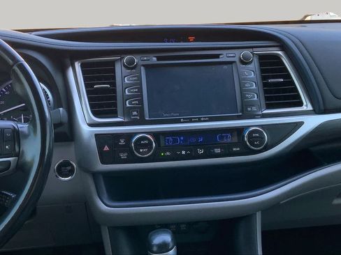 Used 2018 Toyota Highlander Limited FWD image 5