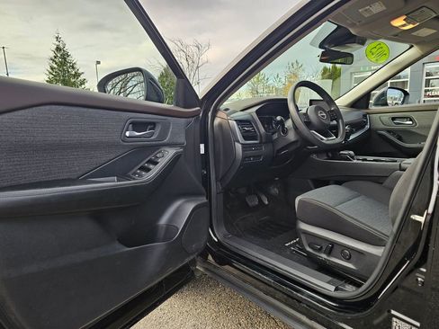 Certified 2023 Nissan Rogue SV image 18