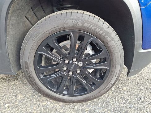 Certified 2023 GMC Acadia SLE w/ Driver Convenience Package image 8