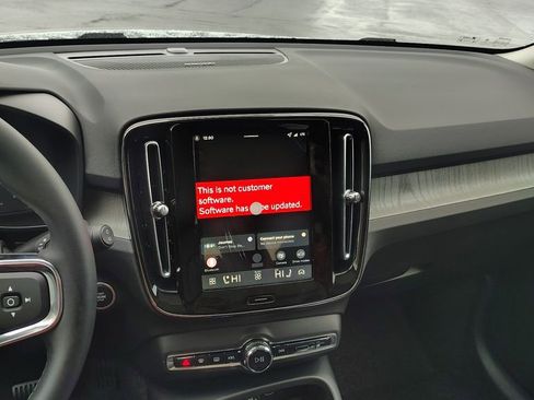 New 2026 Volvo XC40 B5 Plus w/ Climate Package image 19