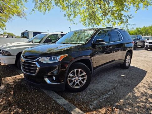 Used 2019 Chevrolet Traverse LT image 2