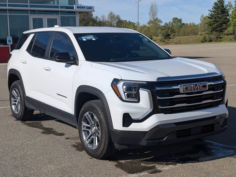 Used 2025 GMC Terrain Elevation AWD/4WD image 3