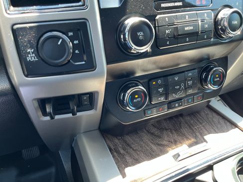 Used 2019 Ford F250 Lariat w/ Lariat Ultimate Package AWD/4WD image 17