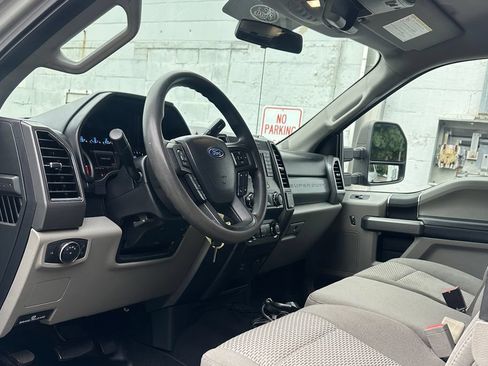 Used 2019 Ford F250 XLT w/ Snow Plow Prep Package AWD/4WD image 10