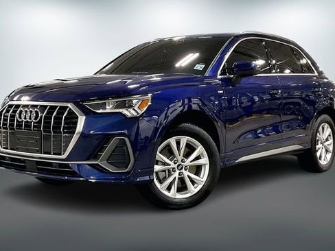 Certified 2025 Audi Q3 2.0T Premium image 2