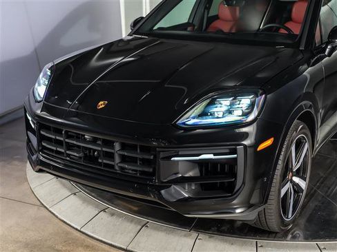 Certified 2026 Porsche Cayenne Coupe AWD/4WD image 11