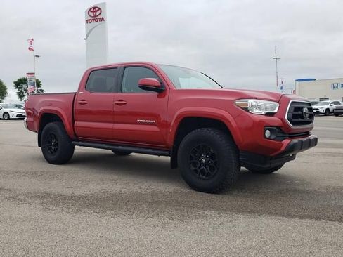 Used 2020 Toyota Tacoma SR5 AWD/4WD image 3