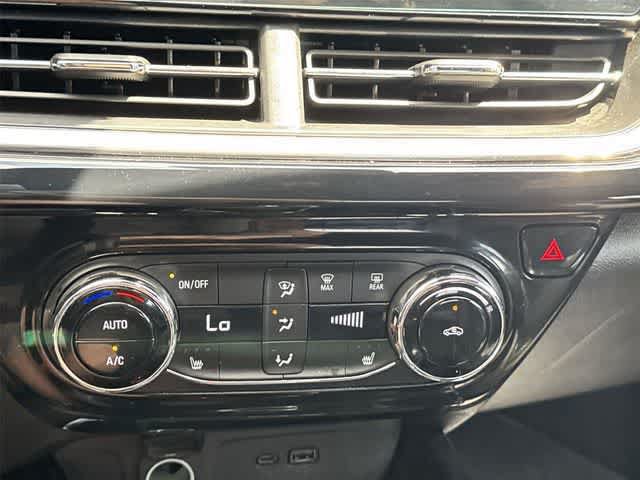 Used 2025 Chevrolet Trax RS w/ Sunroof Package FWD image 17