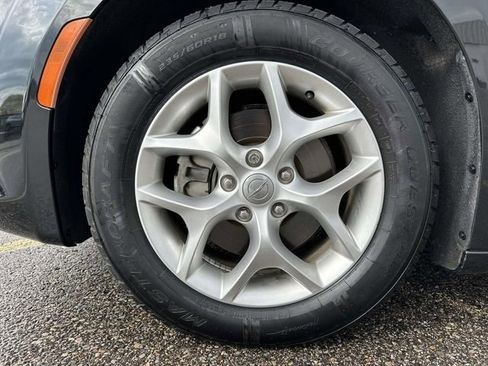 Used 2020 Chrysler Pacifica Limited image 11