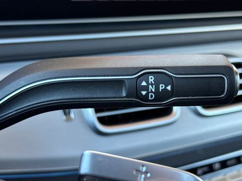 Used 2025 Mercedes-Benz GLE 350 4MATIC image 25