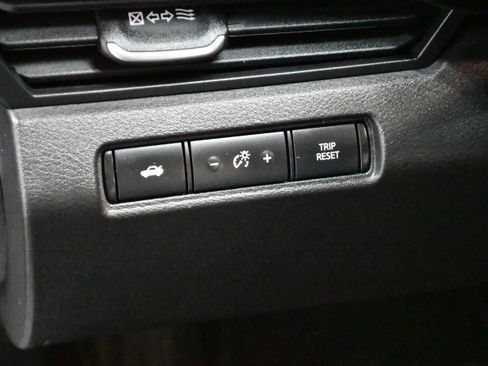 Used 2025 Nissan Altima 2.5 SV FWD image 13