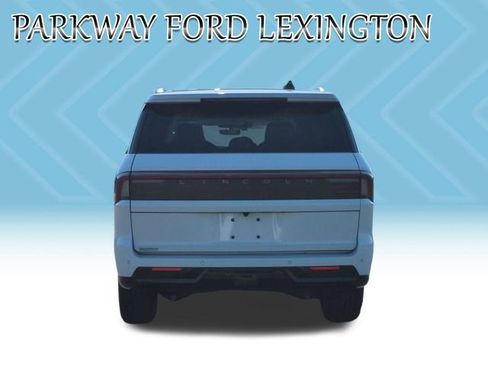 Used 2025 Lincoln Navigator Reserve AWD/4WD image 4