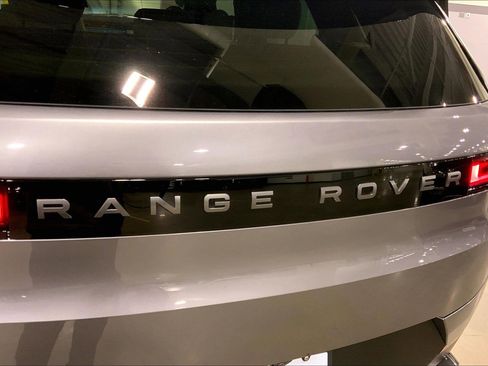 Used 2023 Land Rover Range Rover Sport SE image 31