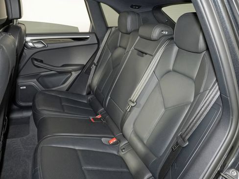 Certified 2023 Porsche Macan S AWD/4WD image 37