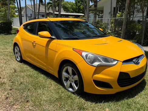 Used 2015 Hyundai Veloster FWD image 3