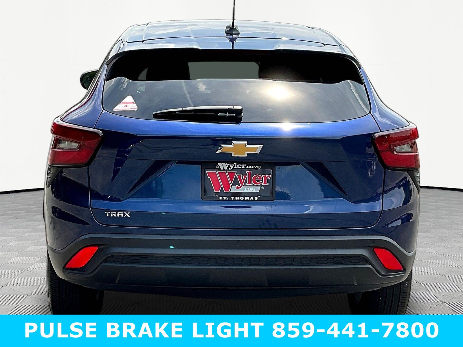 Used 2024 Chevrolet Trax LS w/ LS Convenience Package FWD image 5