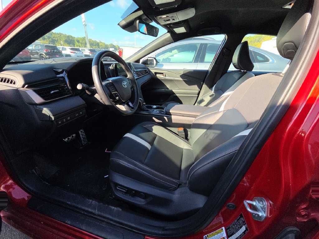 Used 2025 Toyota Camry SE w/ Convenience Package FWD image 8