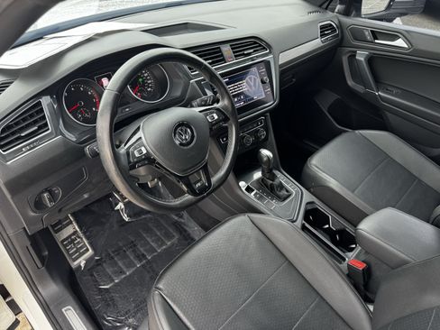 Used 2020 Volkswagen Tiguan SE R-Line FWD image 18