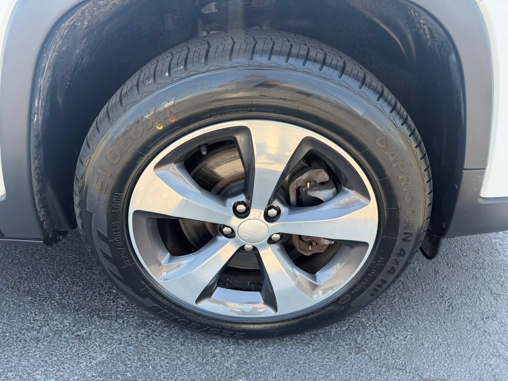 Used 2019 Jeep Cherokee Limited w/ Luxury Group AWD/4WD image 49