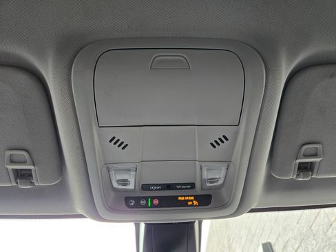 Used 2025 Chevrolet Blazer LT FWD image 21