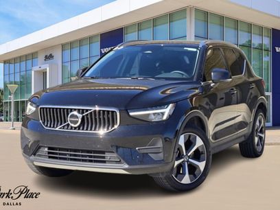 Used 2025 Volvo XC40 B5 Core