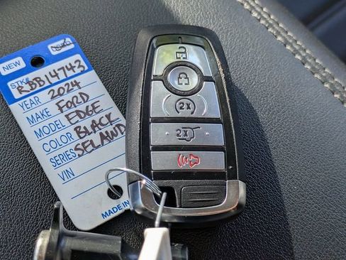Used 2024 Ford Edge SEL w/ Convenience Package AWD/4WD image 36