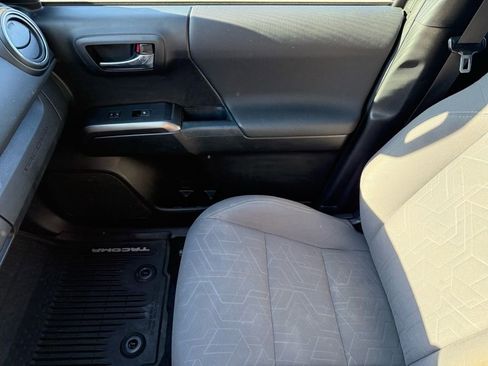 Used 2019 Toyota Tacoma TRD Off-Road image 29