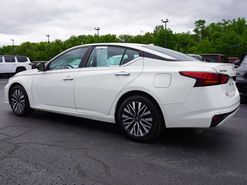 Used 2025 Nissan Altima 2.5 SV FWD image 8