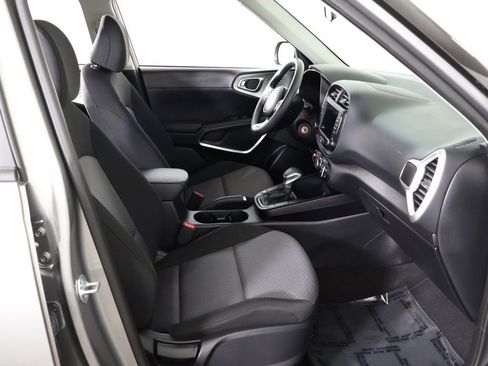 Used 2025 Kia Soul LX w/ LX Technology Package FWD image 28