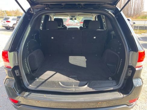 Used 2012 Jeep Grand Cherokee Laredo w/ Laredo E Group image 11