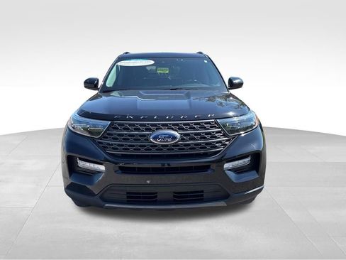 Used 2023 Ford Explorer XLT w/ Equipment Group 202A AWD/4WD image 3