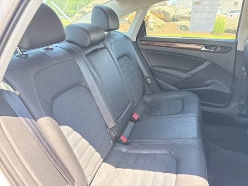 Used 2013 Volkswagen Passat 3.6 SEL Premium FWD image 15