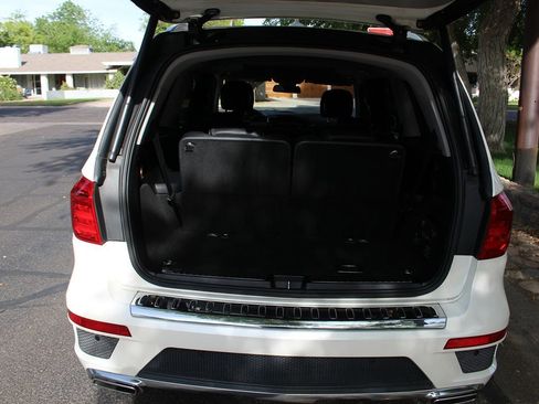 Used 2015 Mercedes-Benz GL 550 4MATIC image 24